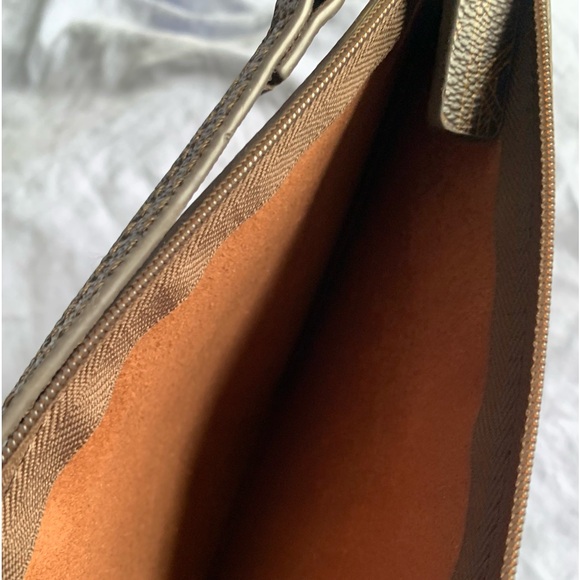 CALVIN KLEIN Signature wristlet,  perfect fit a night out. - Picture 4 of 4